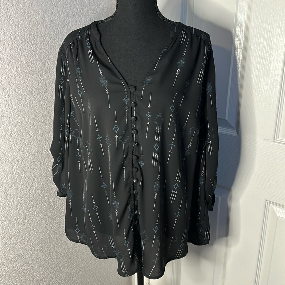 Torrid Black Buttoned Arrow Patterned Harper Top … - image 1